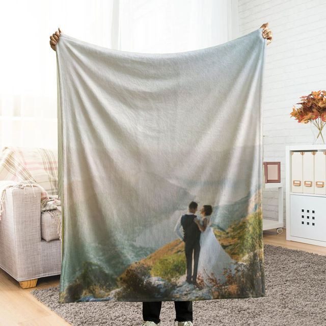 0054671_personalized-happy-moments-blankets-custom-photo-blanket-best-couple-gifts_640